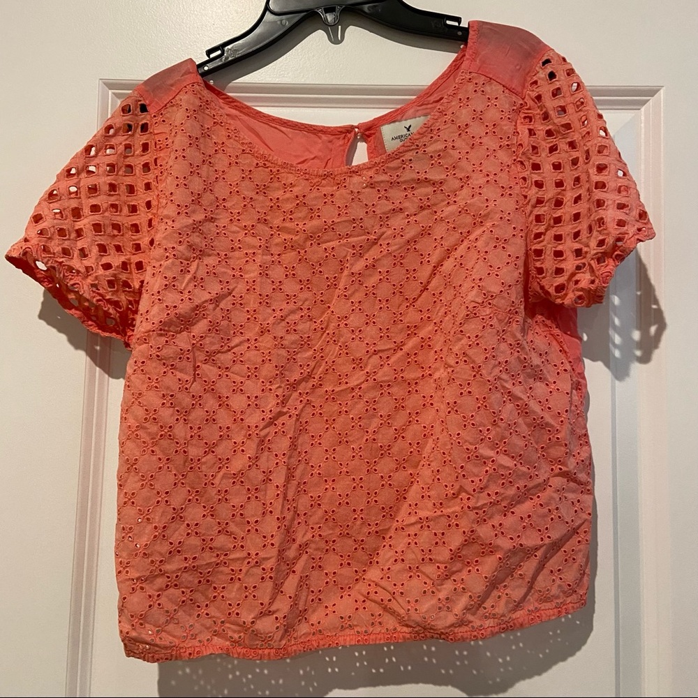 American eagle cropped short sleeve shirt in pink -medium